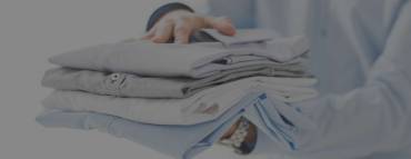 Quanto tempo em média se economiza lavando e secando roupa numa lavanderia self-service?